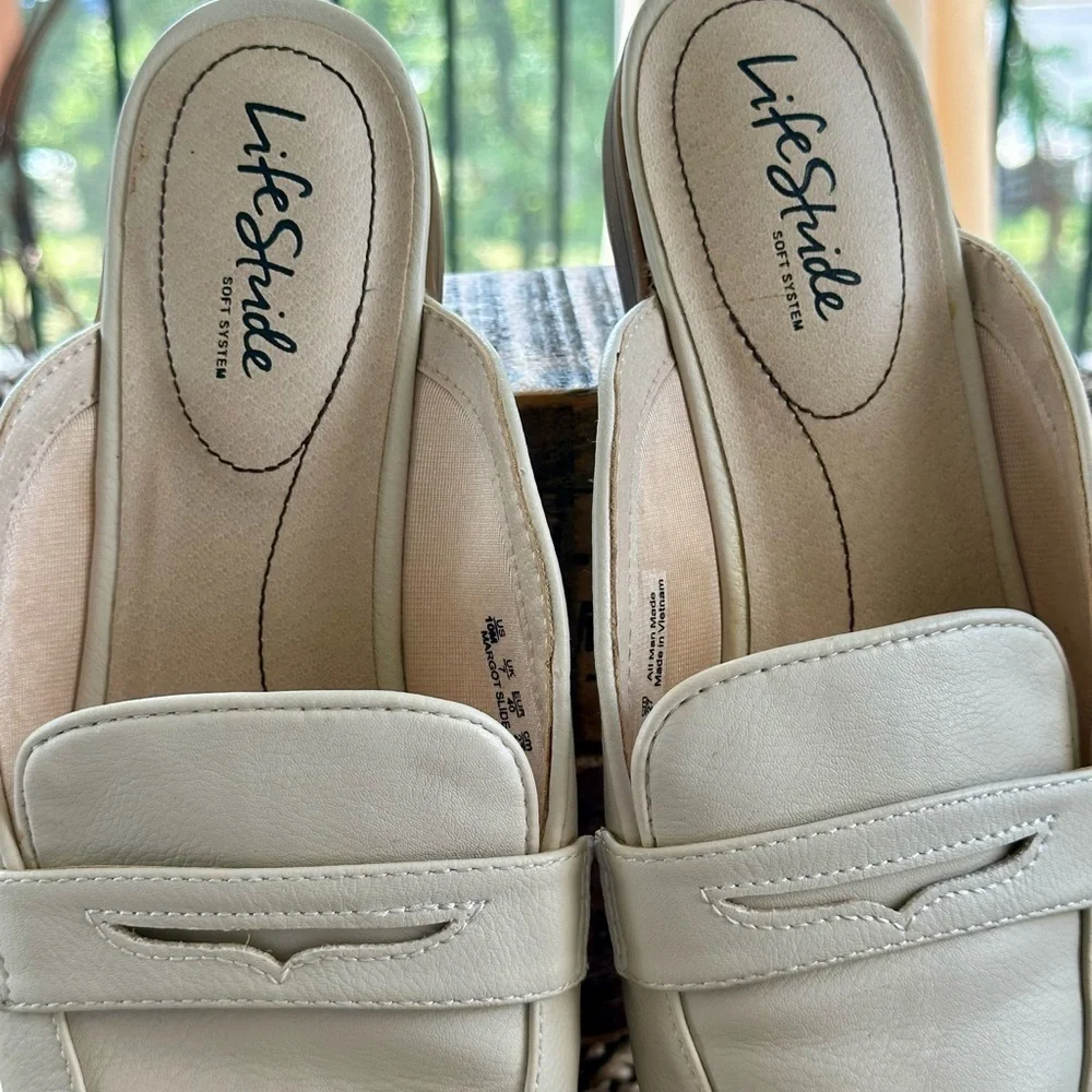 Margot Life Stride Womens Cream Slide Loafers